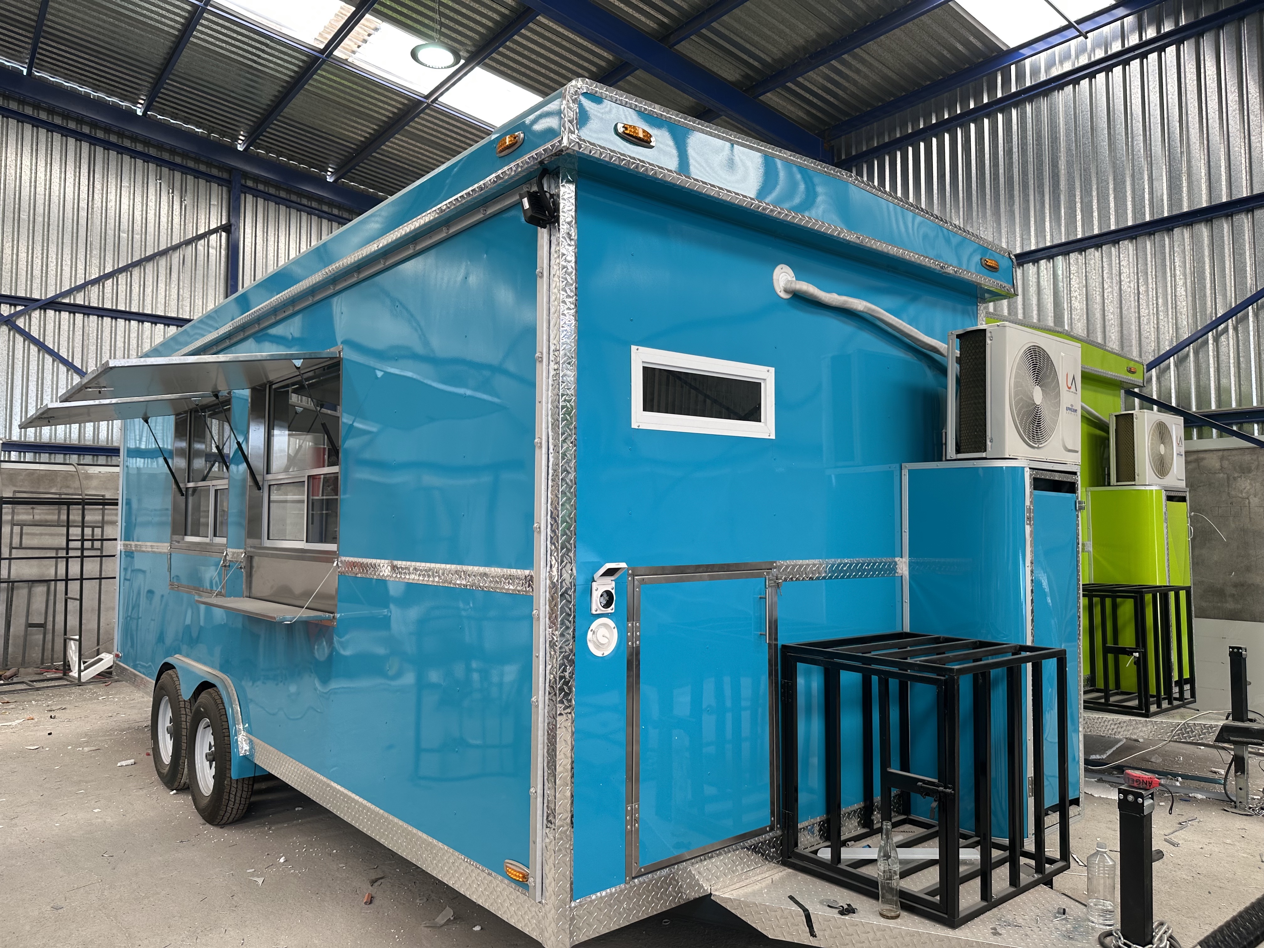 Front angle of polished food trailer chassis and bodywork
